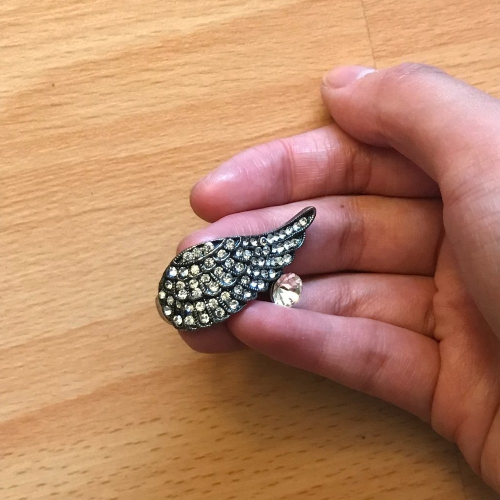 👵 3/$30 Sparkly Wing Ring